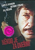 Někdo je za dveřmi (DVD) (Quelqu´un derriere la porte) - vyprodané